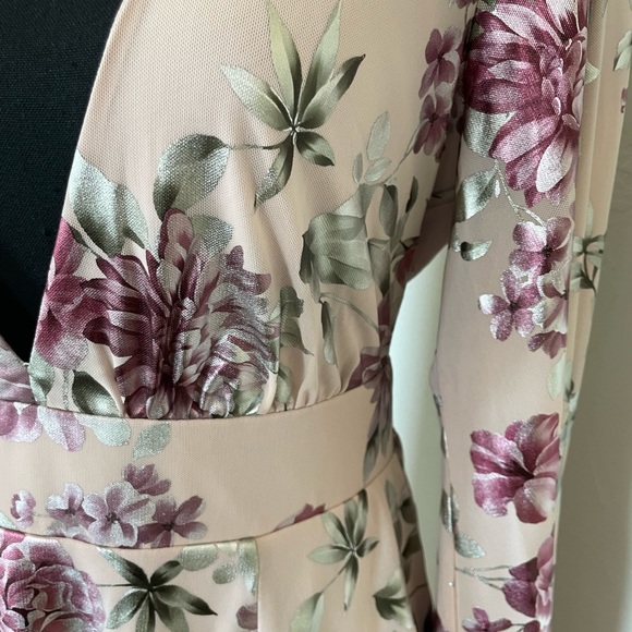 NWT floral dress with deep v cut neckline & open back. - Picture 3 of 5